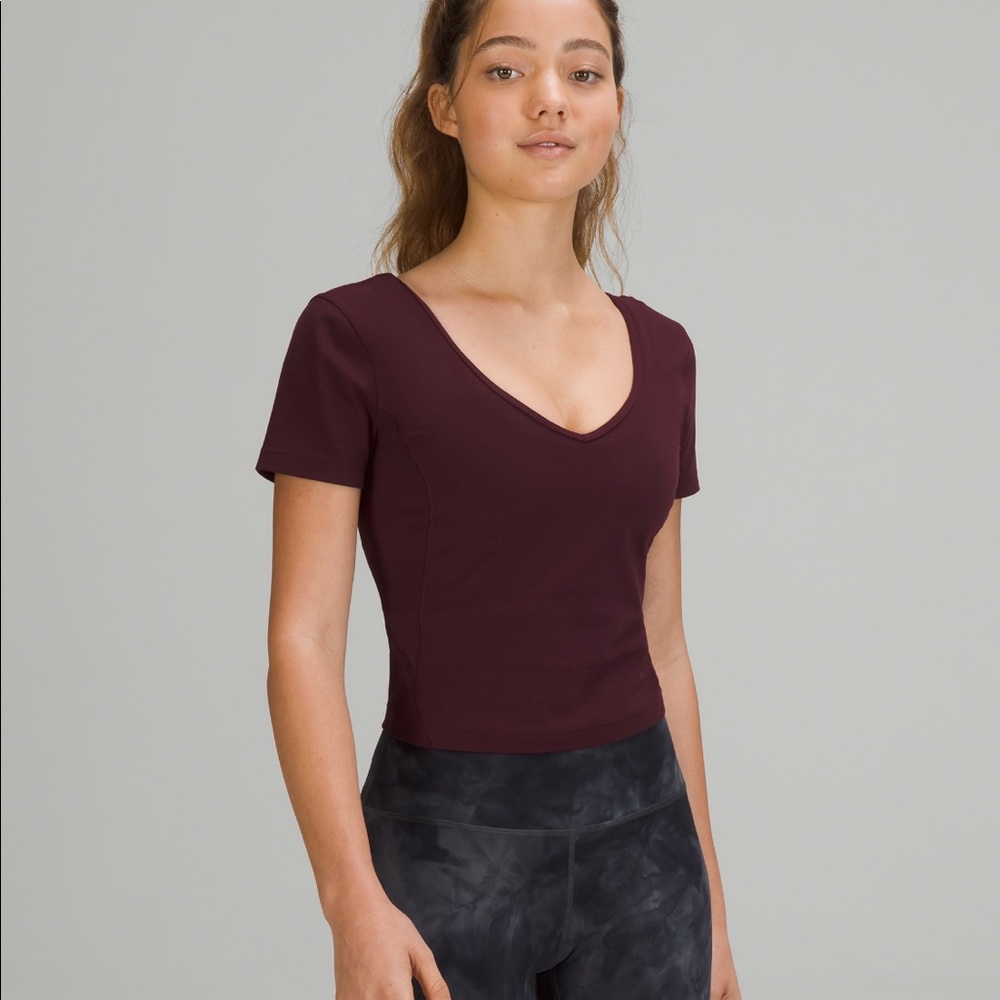 Lululemon NWT Align Tee Cassis Size 4